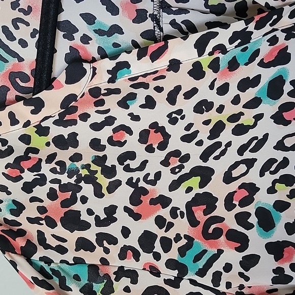 Torrid Georgette high low animal print blouse size 2 - Picture 8 of 10
